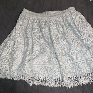 Cute flowy above knee pale mint skirt!